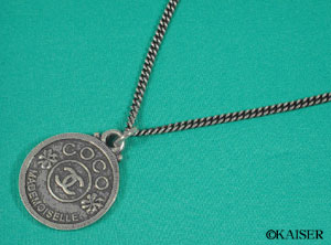 �V���l���iCHANEL�j�^�A�N�Z�T���[�^�l�b�N���X�i�y���_���g�j�^CN/A21846X01060_/Z0060�^�}�h���A�[���b�n�b�n�V���l���l�b�N���X�i�}�h���A�[���R�R�V���l���y���_���g�j�^���^���^�N�����E�V���o�[�^�g�b�v�i���j���g��