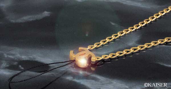 CHANEL�i�V���l���j�^�g�уO�b�Y�i�g�уA�C�e���j�^�b�m�`�Q�P�W�O�O�^�l�b�N�E�^�C�v�g�уX�g���b�v�i�b�n�b�n�g�b�v�E���f���j�^���^���{�i�C�����^�S�[���h�{�u���b�N�^����