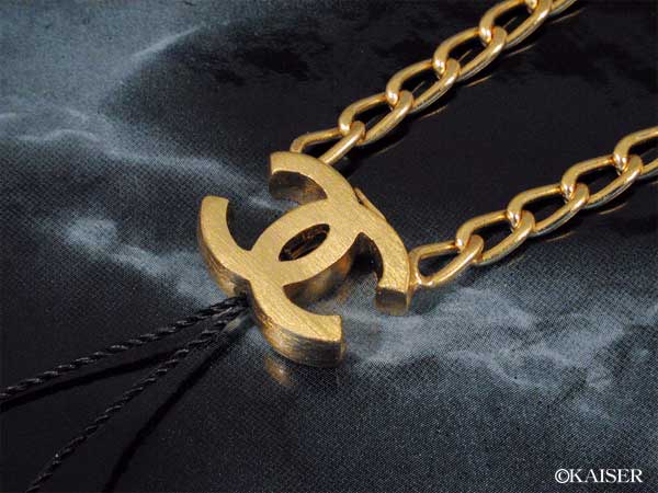 CHANEL�i�V���l���j�^�g�уO�b�Y�i�g�уA�C�e���j�^�b�m�`�Q�P�W�O�O�^�l�b�N�E�^�C�v�g�уX�g���b�v�i�b�n�b�n�g�b�v�E���f���j�^���^���{�i�C�����^�S�[���h�{�u���b�N�^�g�b�v���g��