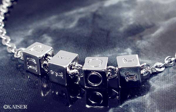 �N���X�`�����E�f�B�I�[���iChristian Dior�j�^�u���X���b�g�^CDD12676�^�L���[�u�E�X�E�[�g�E�u���X���b�g�^���^���^�V���o�[�^�΂ߏォ��L���[�u���g��