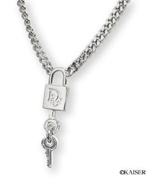 Christian Dior�i�N���X�`�����E�f�B�I�[���j�^�A�N�Z�T���[�^�b�c�c�Q�X�X�O�U�^�p�h���b�N�E�l�b�N���X�i�p�h���b�N�y���_���g�j�^���^���^�V���o�[ �^�g�b�v���c�ɂ����