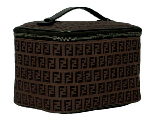 FENDI�i�t�F���f�B�j�^�Y�b�L�[�m�^�e�c�W�m�O�O�O�S�^�o�b�O�^�o�j�e�B�^�W���K�[�h�{�J�[�t�{���^���^�u���b�N�{�_�[�N�E�u���E���^���΂�