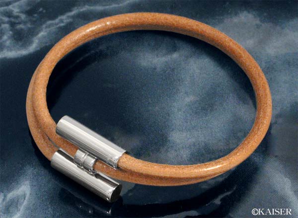 HERMES�i�G�����X�j�^�A�N�Z�T���[�^�u���X���b�g�^�g�D���j�E�u���X���b�g�^�J�[�t�{���^���^�i�`�������{�V���o�[�^�΂ߏォ��