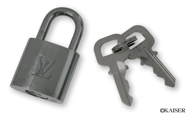 LOUIS VUITTON�i���C�E���B�g��/���C���B�g��/���C�E�r�g��/���C�r�g���j�^�A�N�Z�T���[�^�p�h���b�N�i��/�J�M/�����j�^�k�u�l�P�O�O�O�V�^�N�����E�V���o�[�E�p�h���b�N�i�N�����V���o�[�p�h���b�N�j�i��/�J�M/�����j�^�N�����E�V���o�[�^�S��