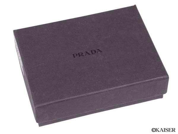 �v���_�iPRADA�j�^���z�����i�T�C�t�R���m/�����ӂ����́j�^PD/1M0938�^���h����i�J�[�h�E�P�[�X/�J�[�h�P�[�X�j�^�T�t�B�A�[�m�i�^�����J�[�t�j�{���^���^�m�d�q�n�i�u���b�N�j�{�V���o�[�^��p�P�[�X